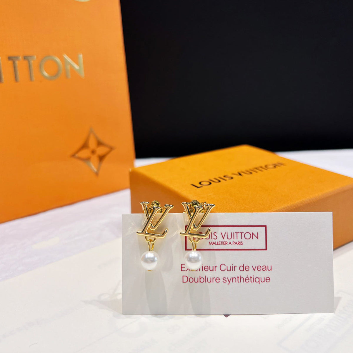 Ikonisches Logo Perlenschmuck-Set