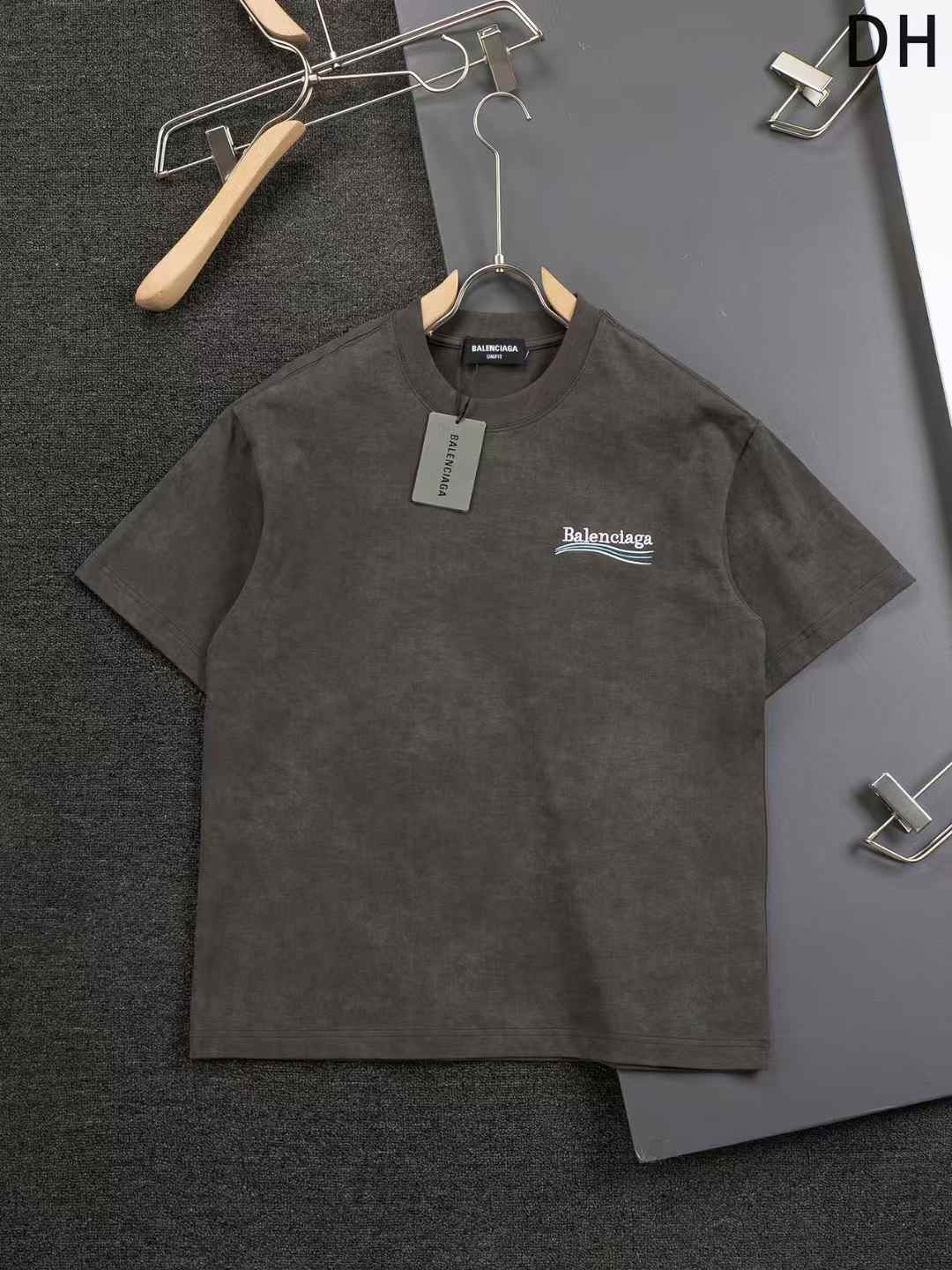 Neues Farbschema für T-Shirts nach dem neuesten Modetrend