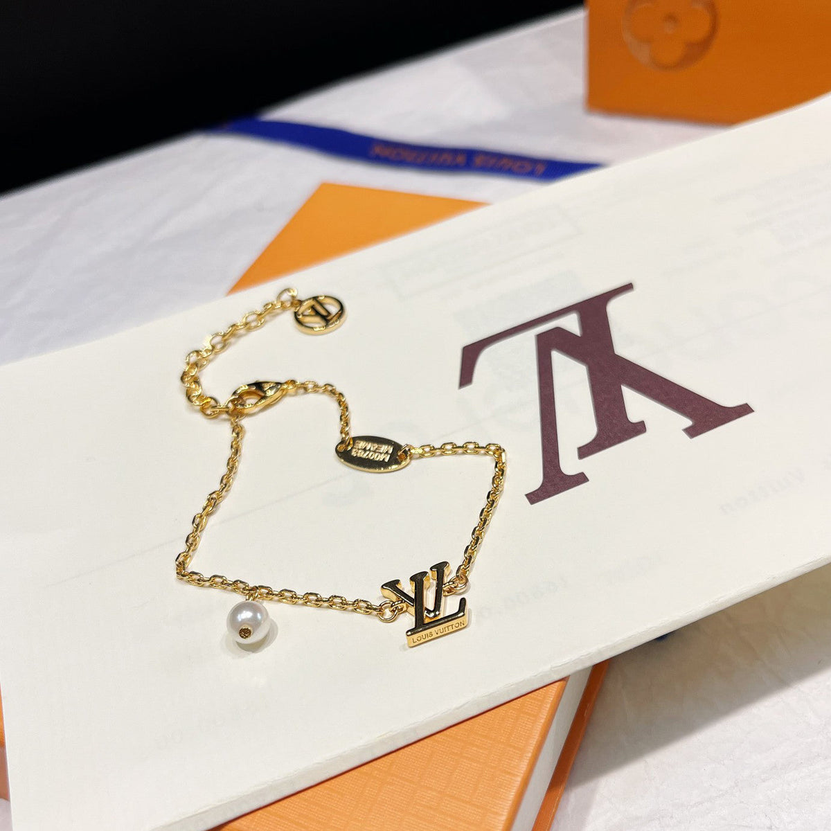 Ikonisches Logo Perlenschmuck-Set