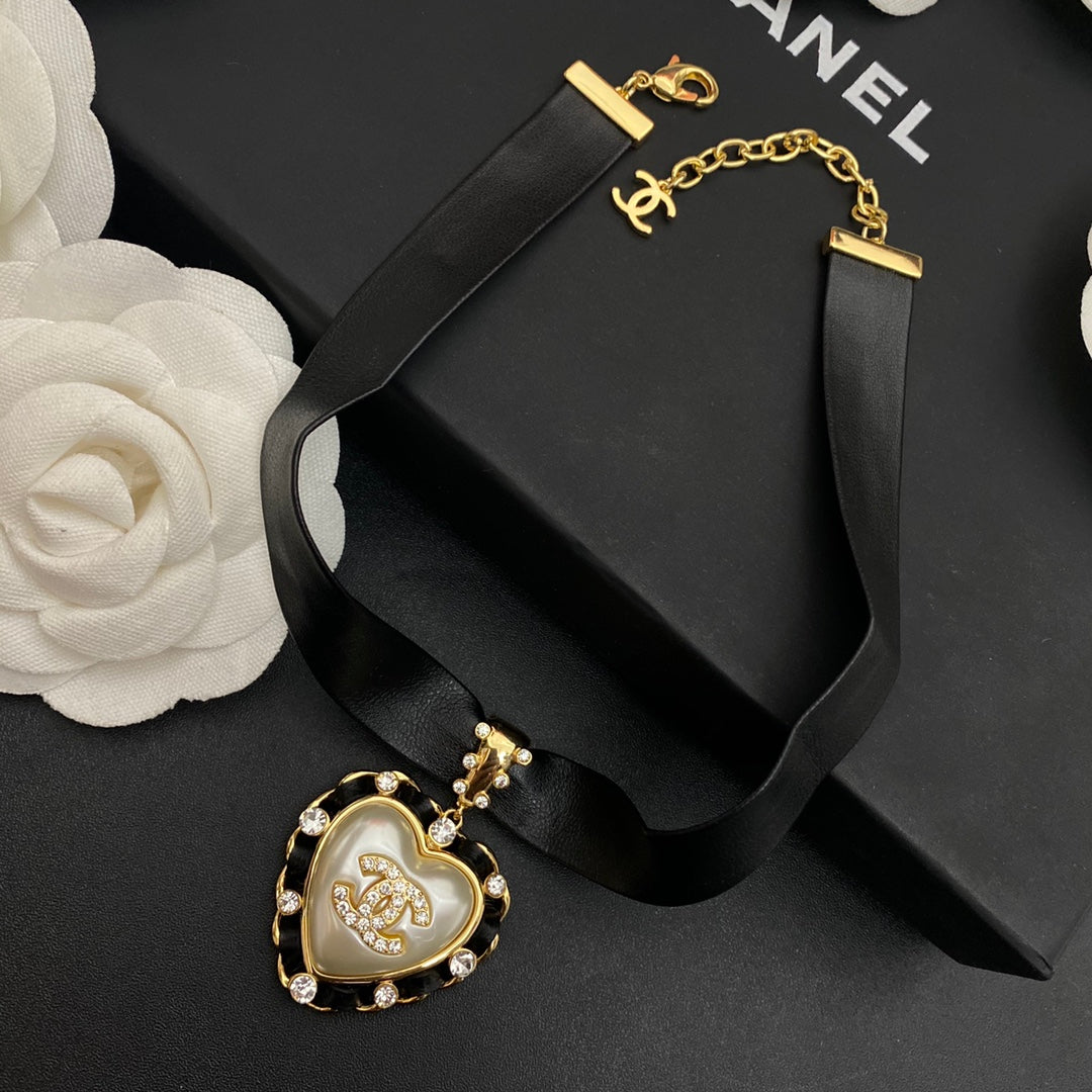 Vintage herzförmiger Choker