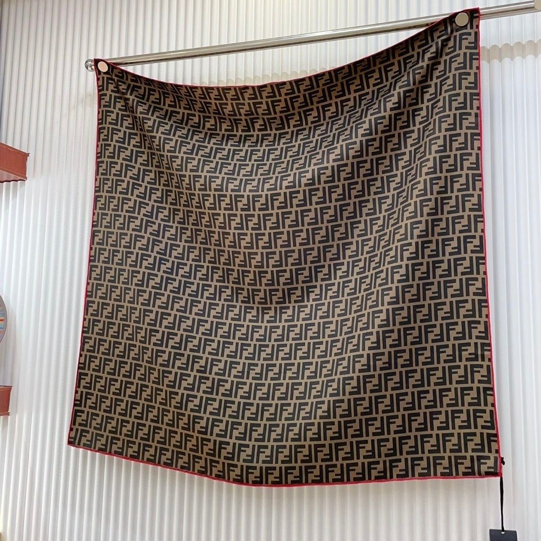 F Geprägter Quadratischer Seidenschal, 90 cm
