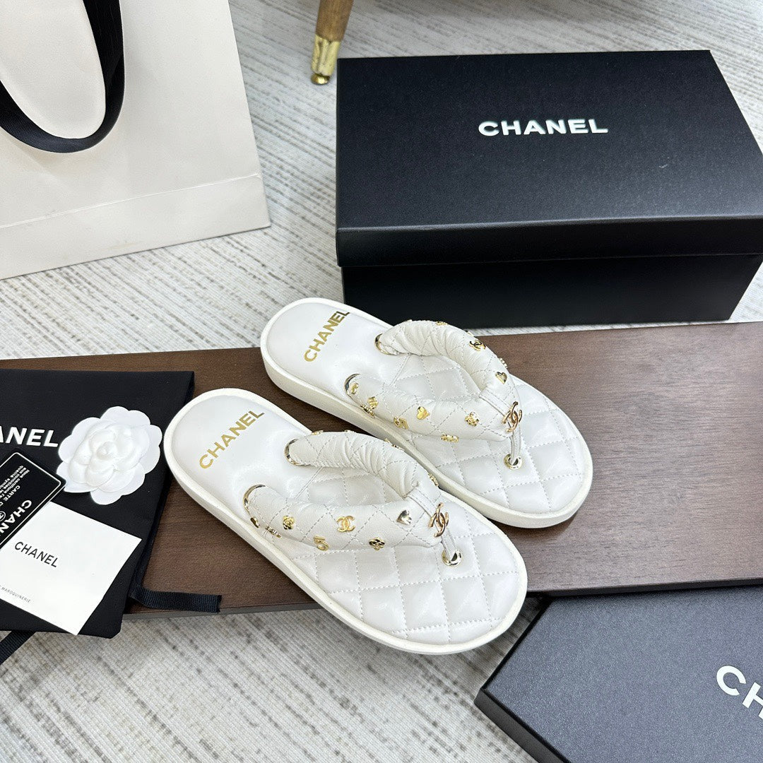 Modische Zehentrenner-Sandalen