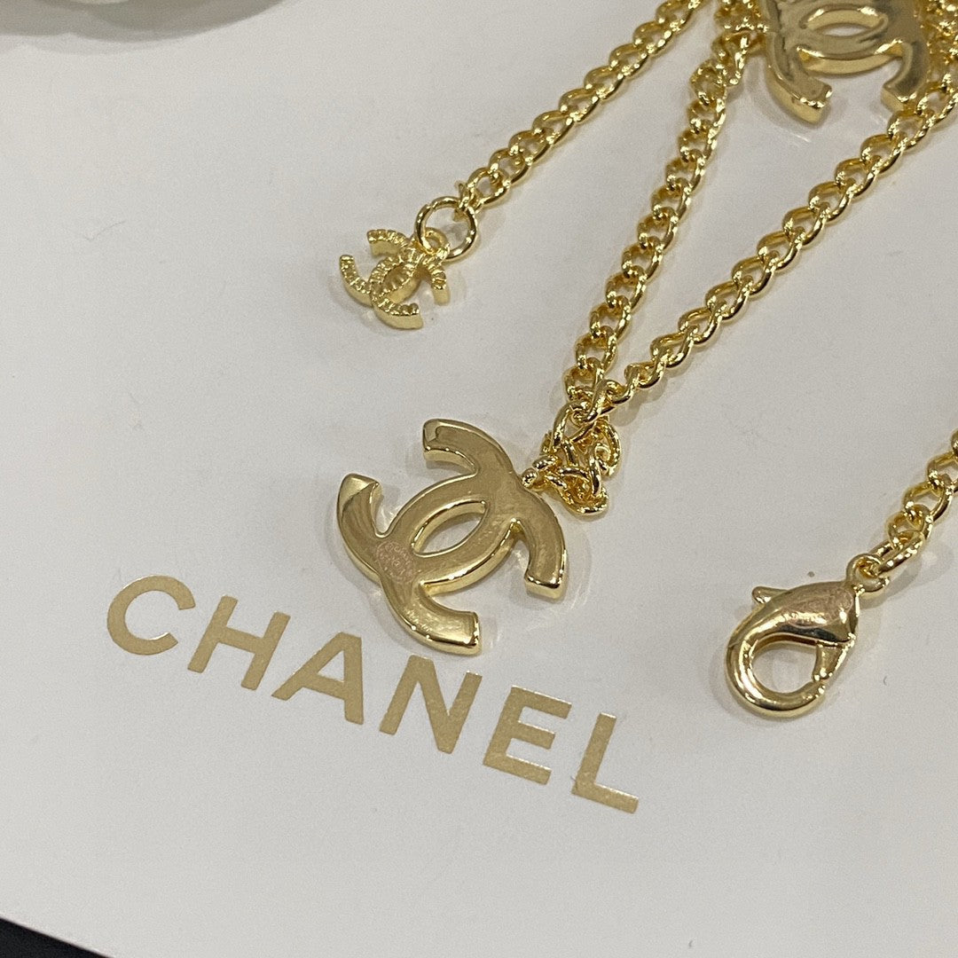Multi-Logo-Halskette mit Anhänger