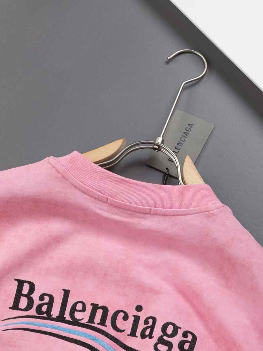 Neues Farbschema für T-Shirts nach dem neuesten Modetrend