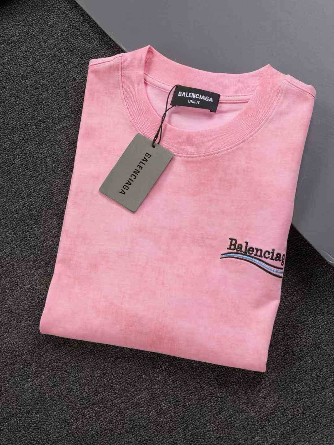 Neues Farbschema für T-Shirts nach dem neuesten Modetrend