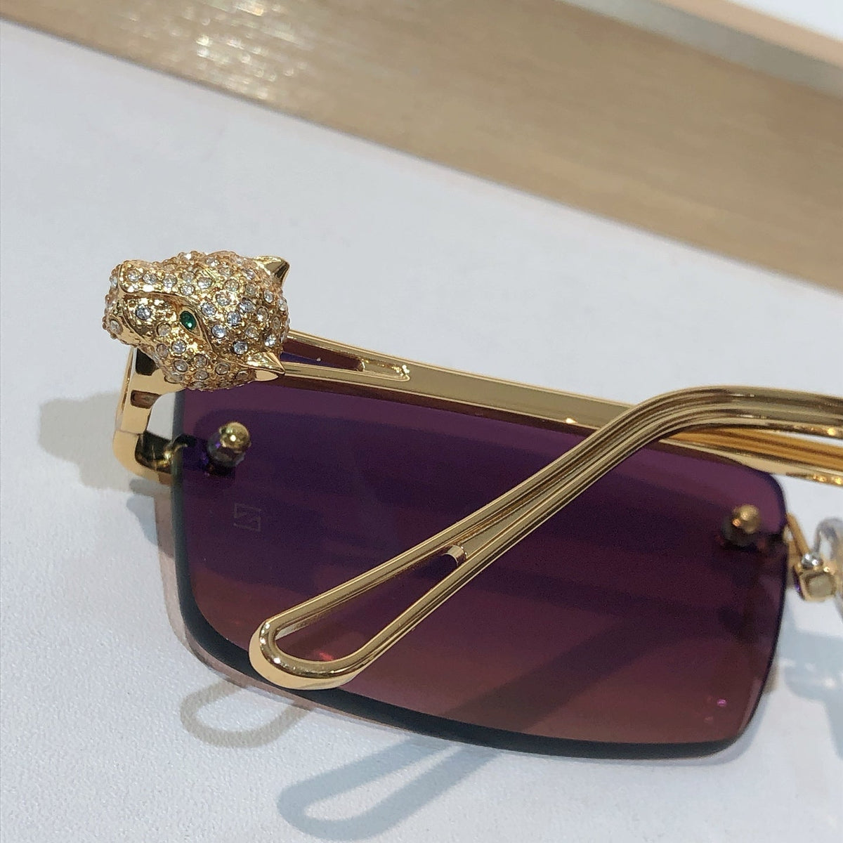 10-farbige randlose Sonnenbrille mit Pantherkopf CT0647S