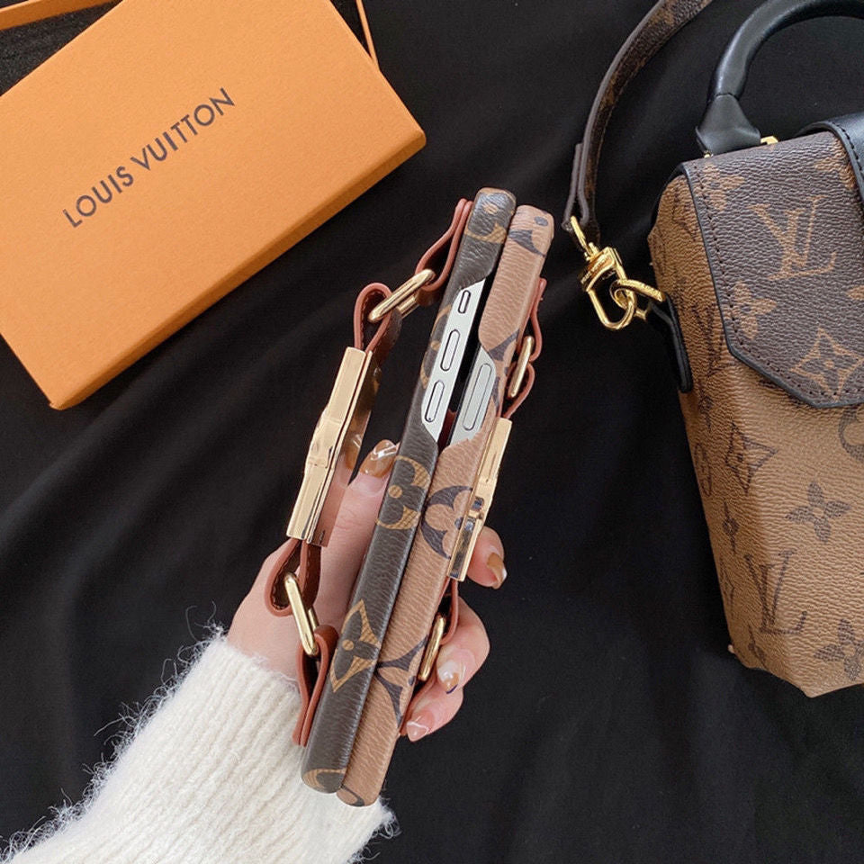 Armband-Hülle aus Leder mit Monogramm-Print