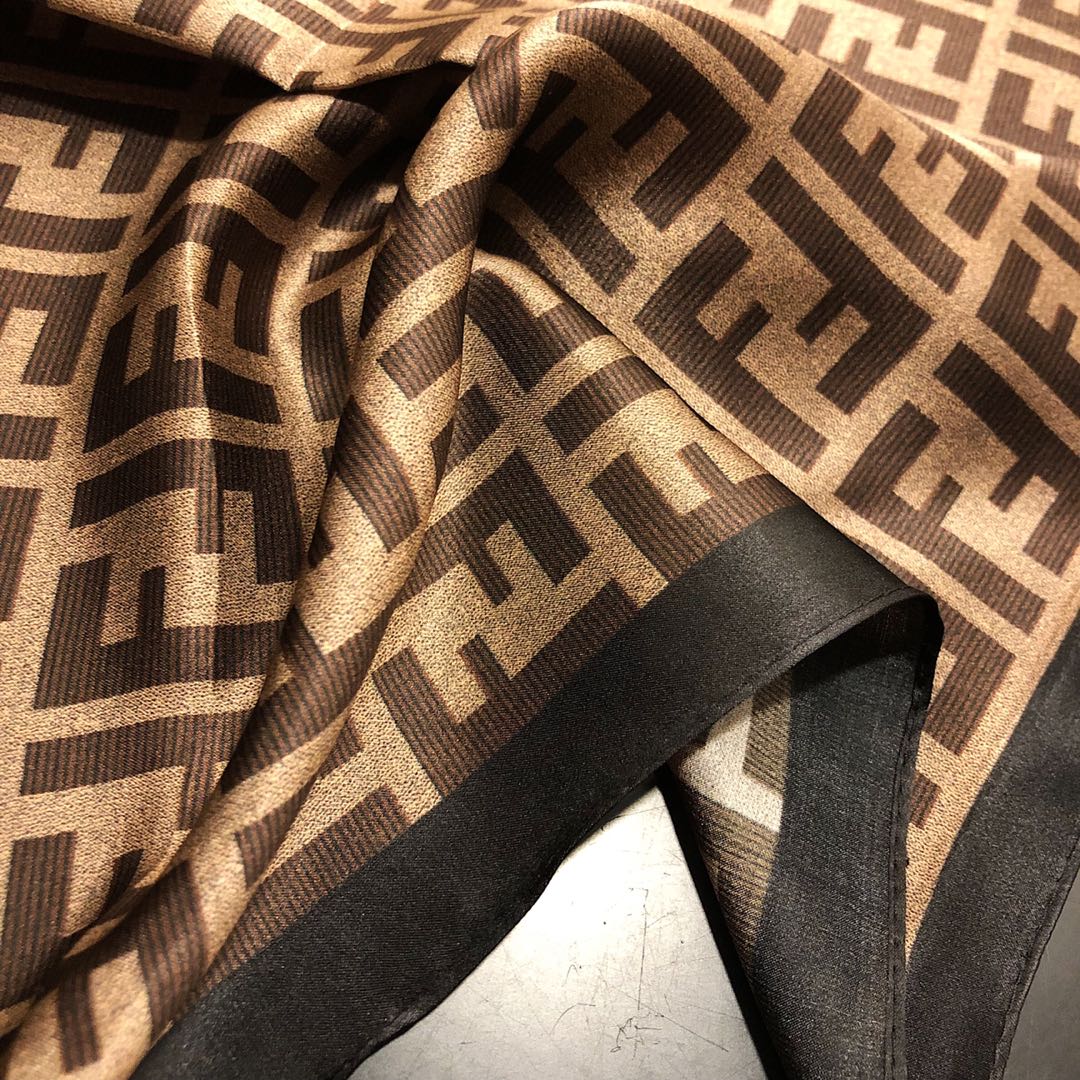 F Eleganter quadratischer Schal
