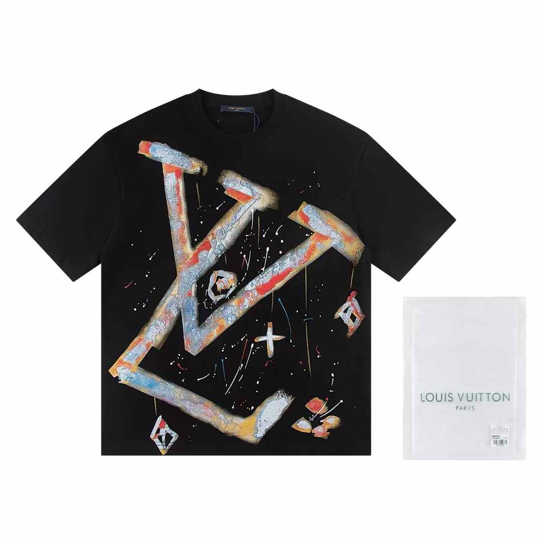 Neues farbenfrohes bedrucktes T-Shirt