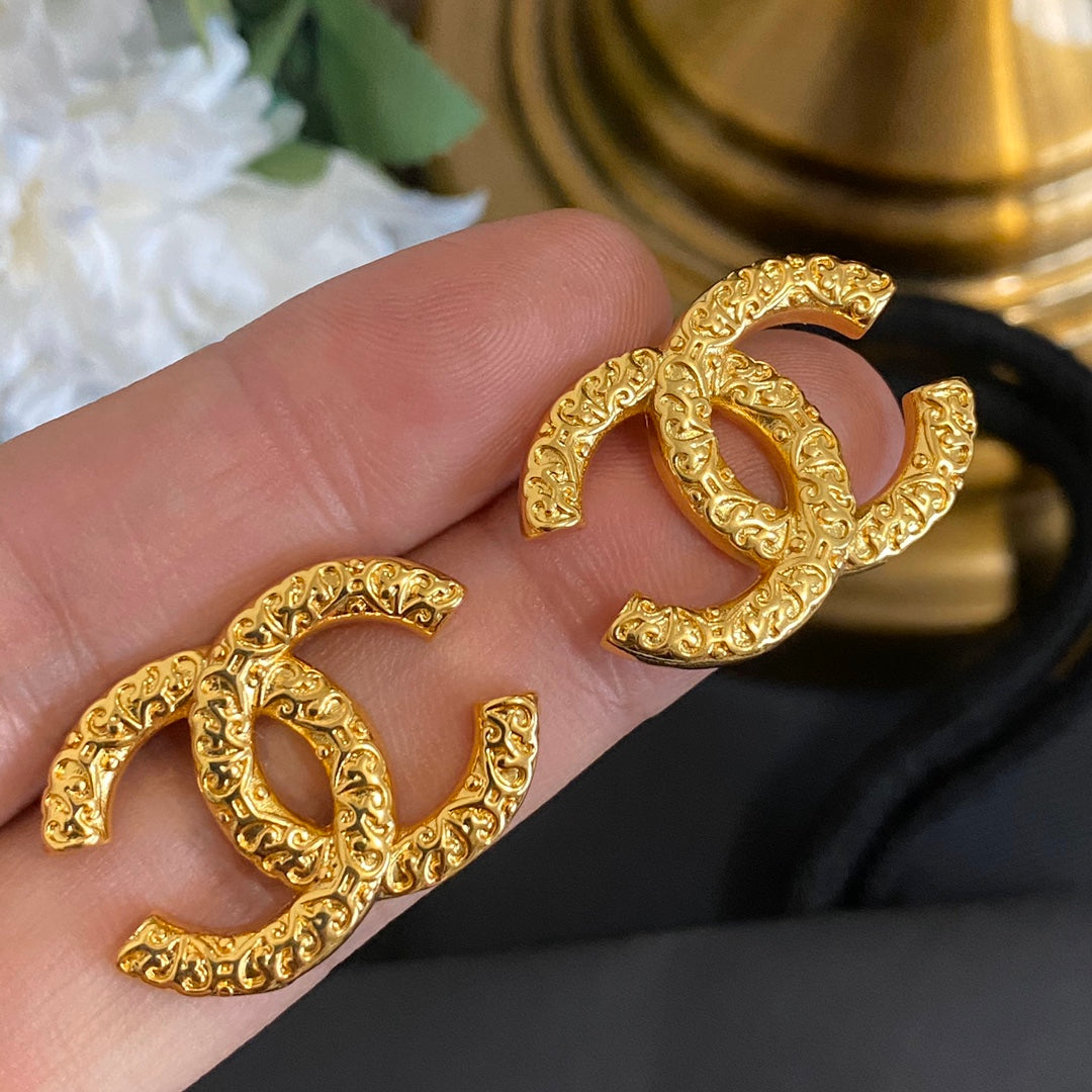 Premium Ohrstecker mit Textur