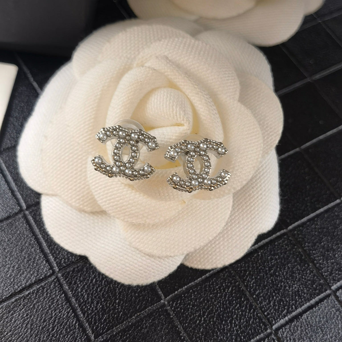 Klassische elegante Strass-Ohrringe