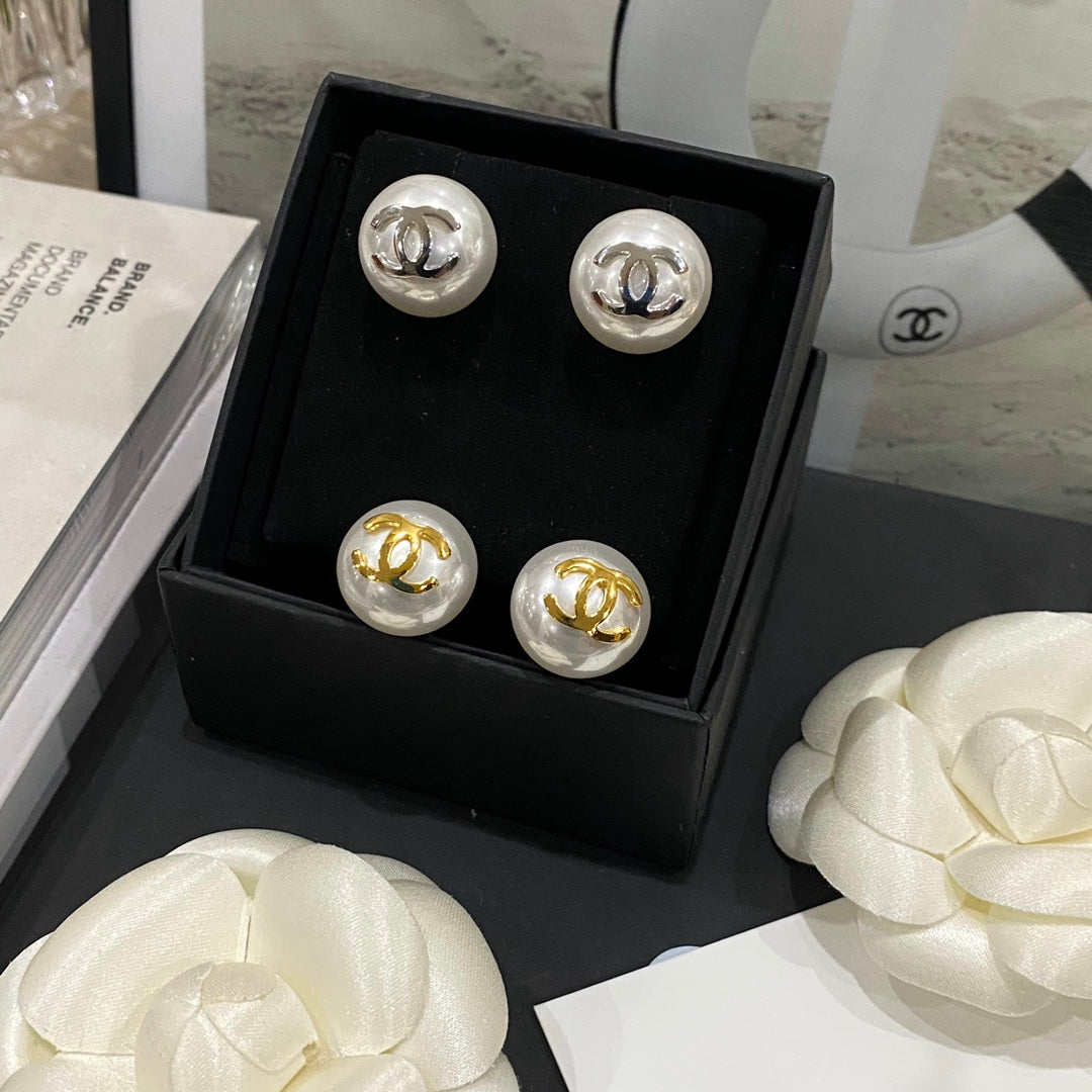 Elegante Logo-Perlenohrstecker