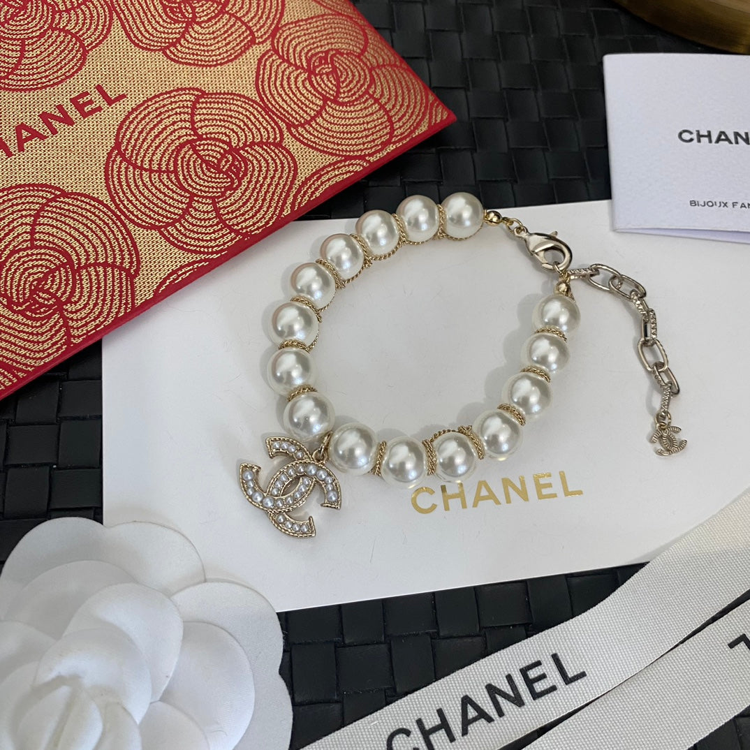 Elegantes Perlenarmband