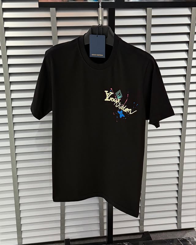 Neues T-Shirt mit Farbspritzer-Print