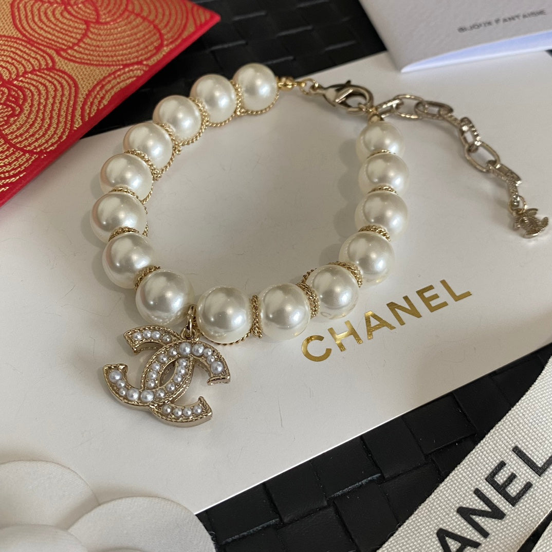 Elegantes Perlenarmband