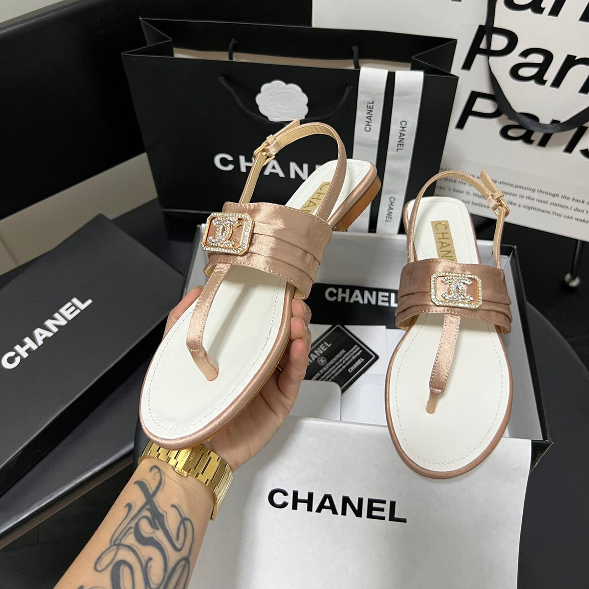 Modische Diamant-Schnallen-Flip-Flop-Sandalen