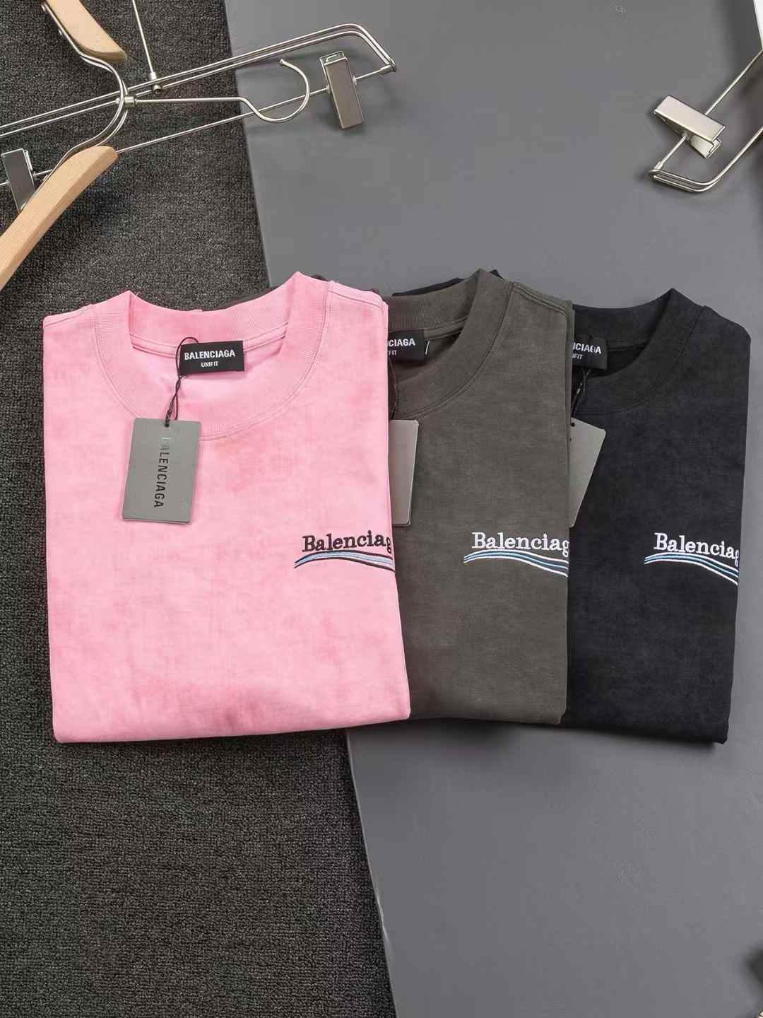 Neues Farbschema für T-Shirts nach dem neuesten Modetrend