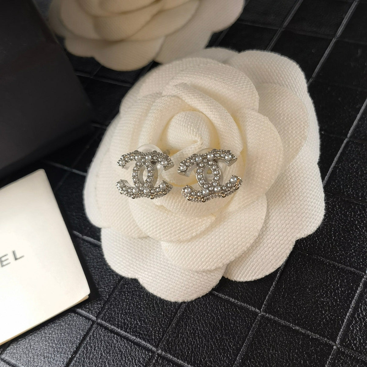 Klassische elegante Strass-Ohrringe