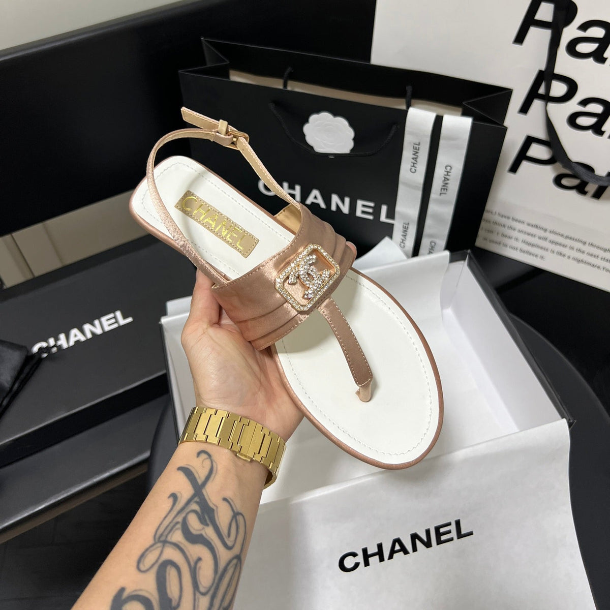 Modische Diamant-Schnallen-Flip-Flop-Sandalen