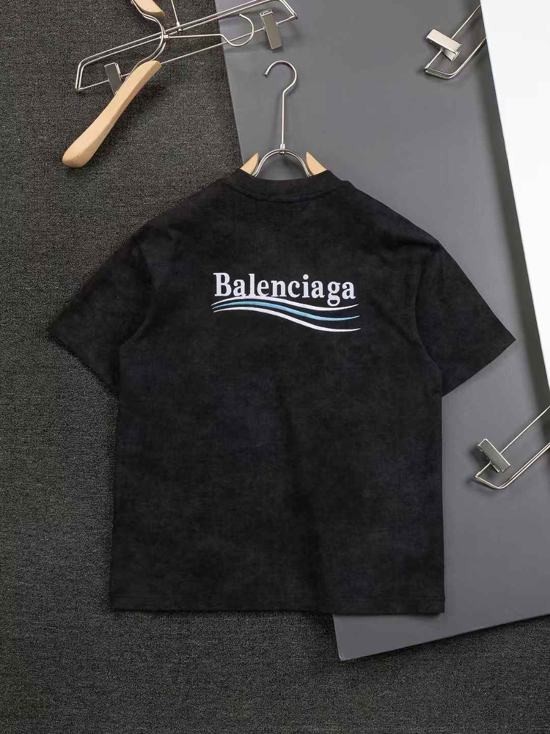Neues Farbschema für T-Shirts nach dem neuesten Modetrend