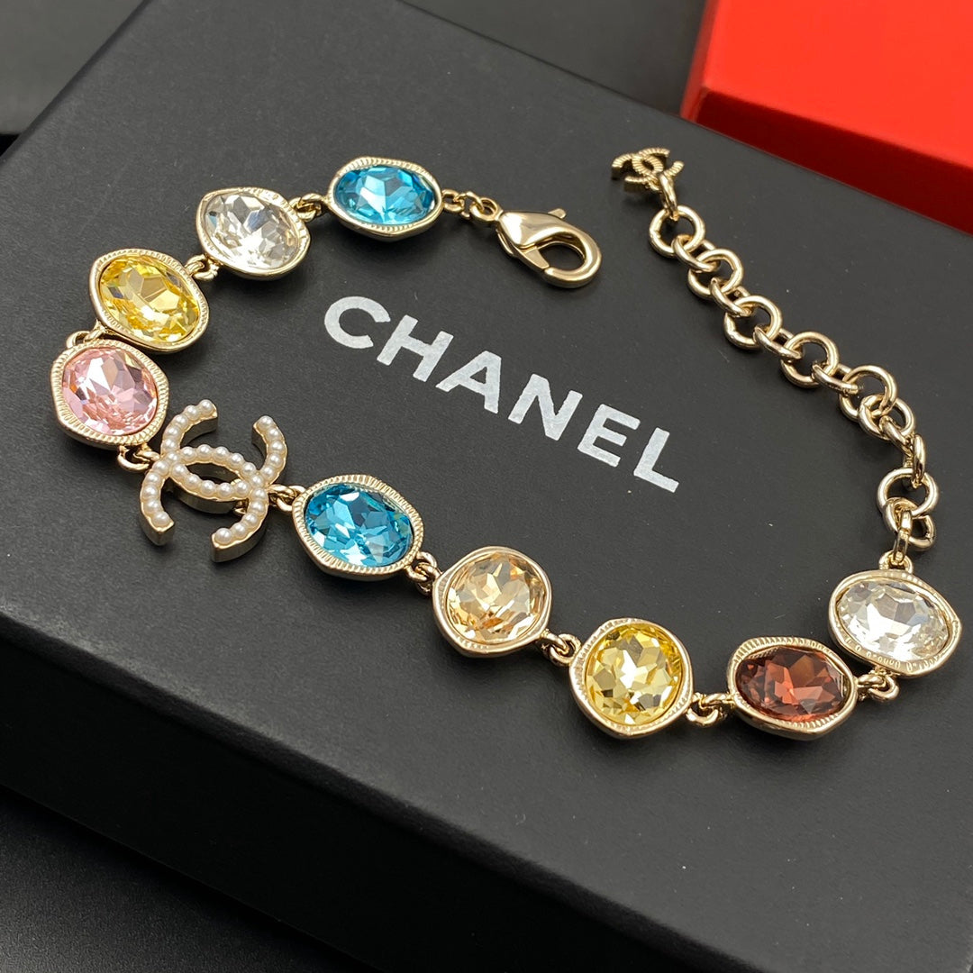 Verstellbares Armband mit farbigem Kristalldiamant