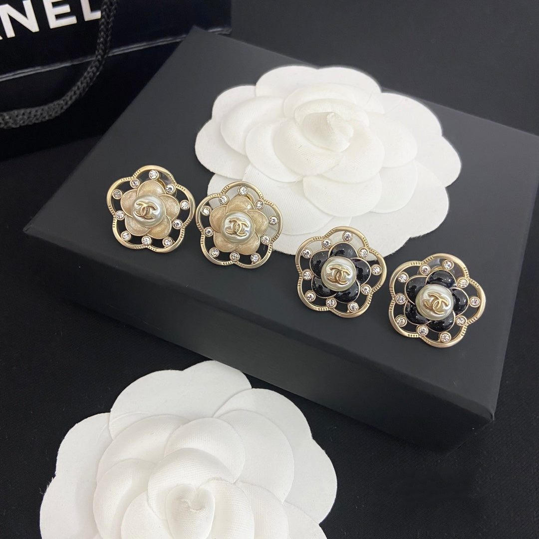 Elegante Resin-Blumenohrstecker