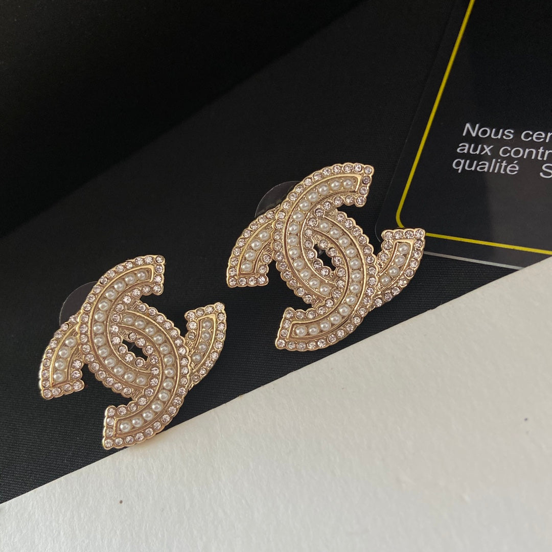 Perlen-Diamant-Ohrstecker mit Buchstaben