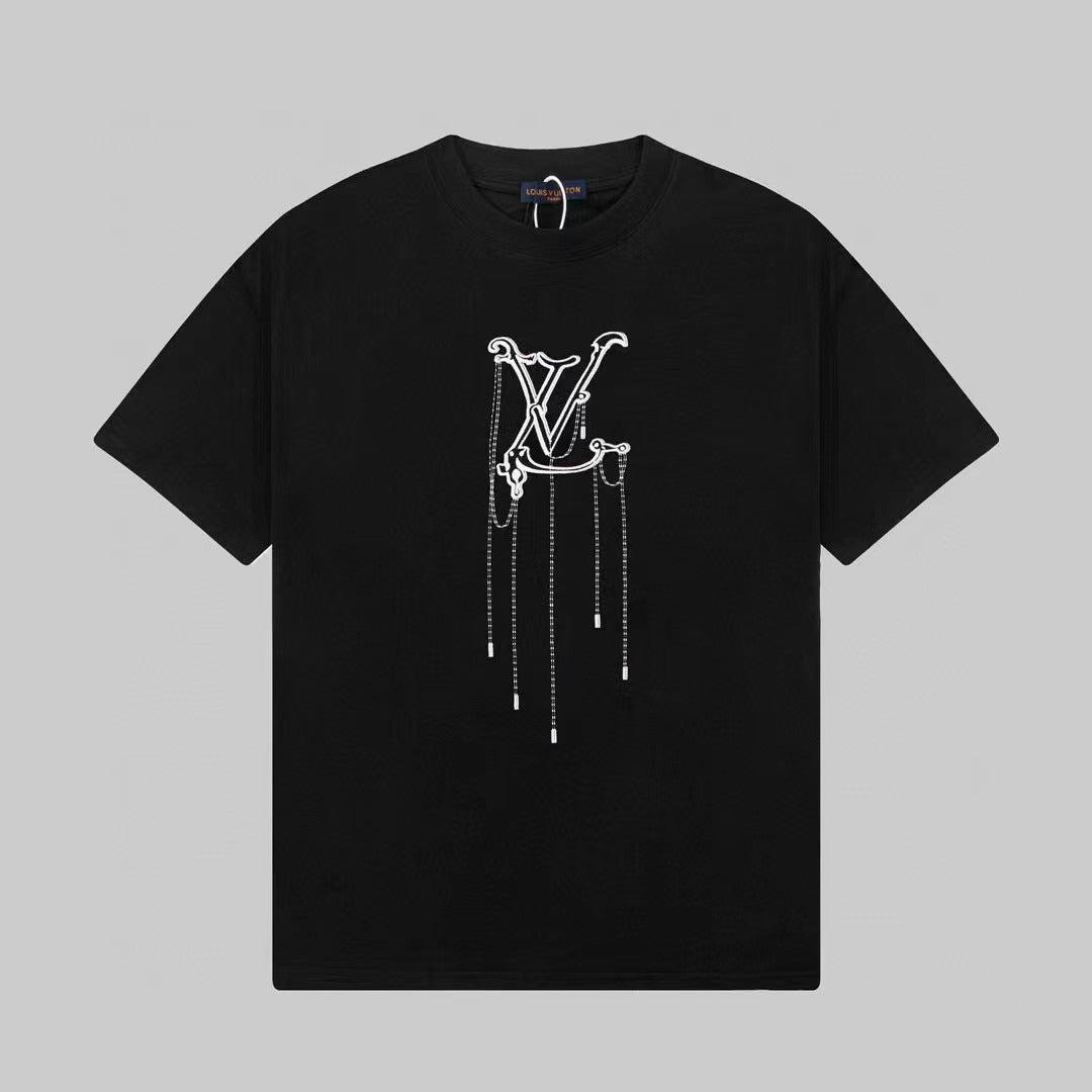 Buchstaben bedrucktes T-Shirt