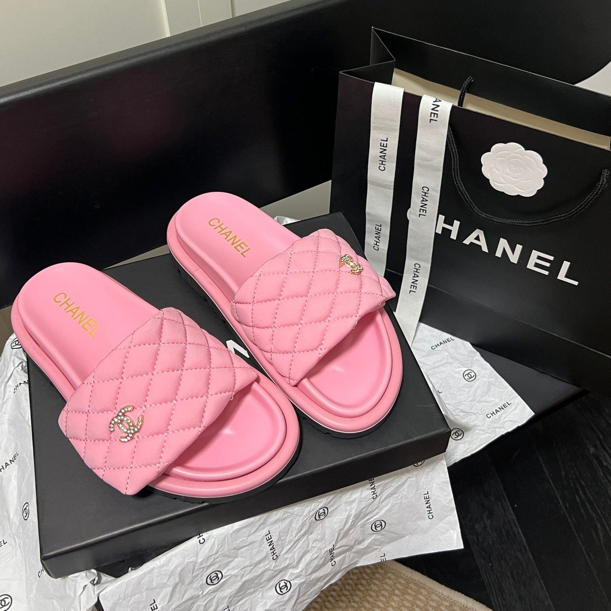 Slipper mit Diamant-Logo