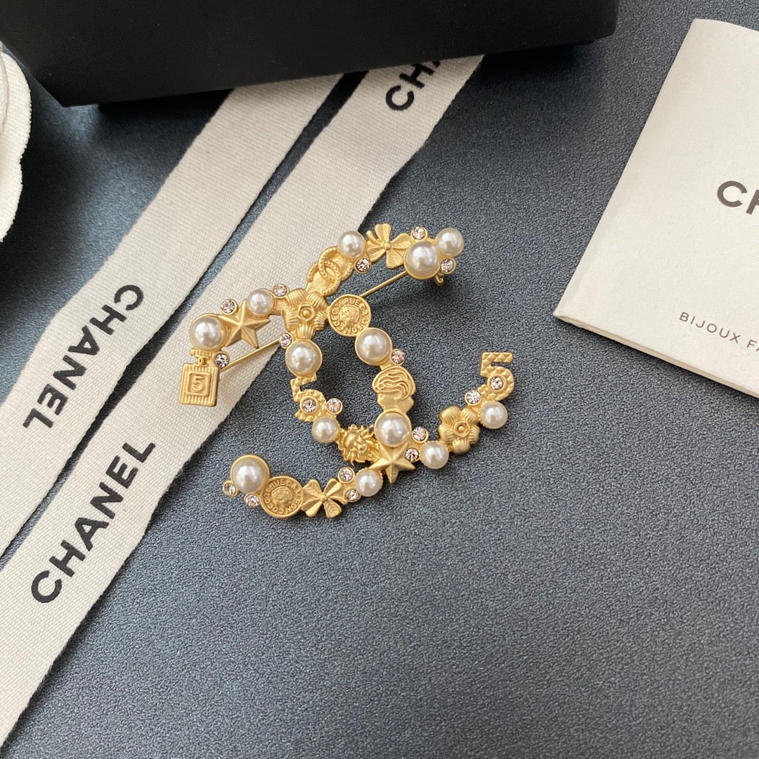 Klassische Diamant-Perlen-Goldbrosche