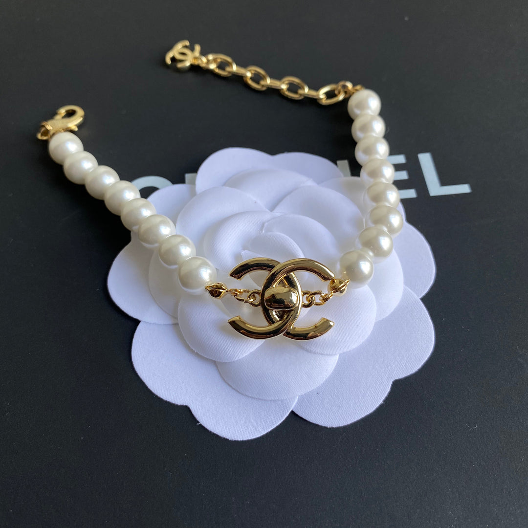 Doppel-C-Perlenarmband