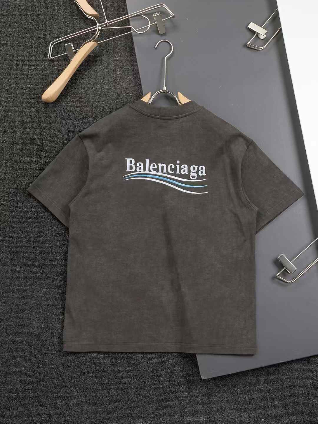 Neues Farbschema für T-Shirts nach dem neuesten Modetrend