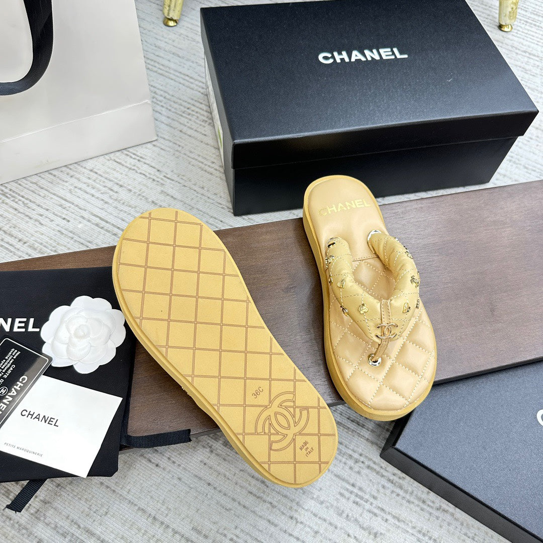 Modische Zehentrenner-Sandalen