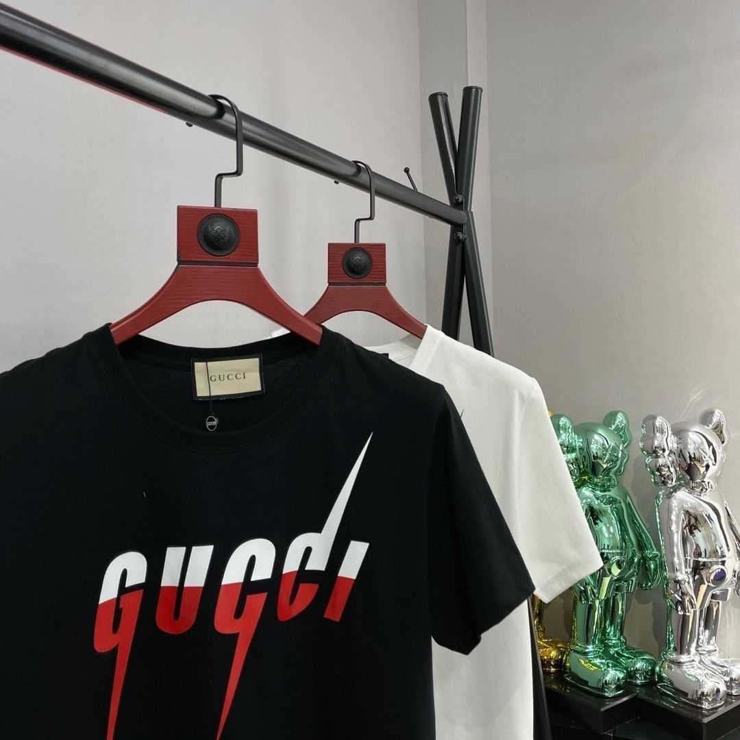 Unisex-T-Shirt aus Baumwolle mit Klingenschnitt
