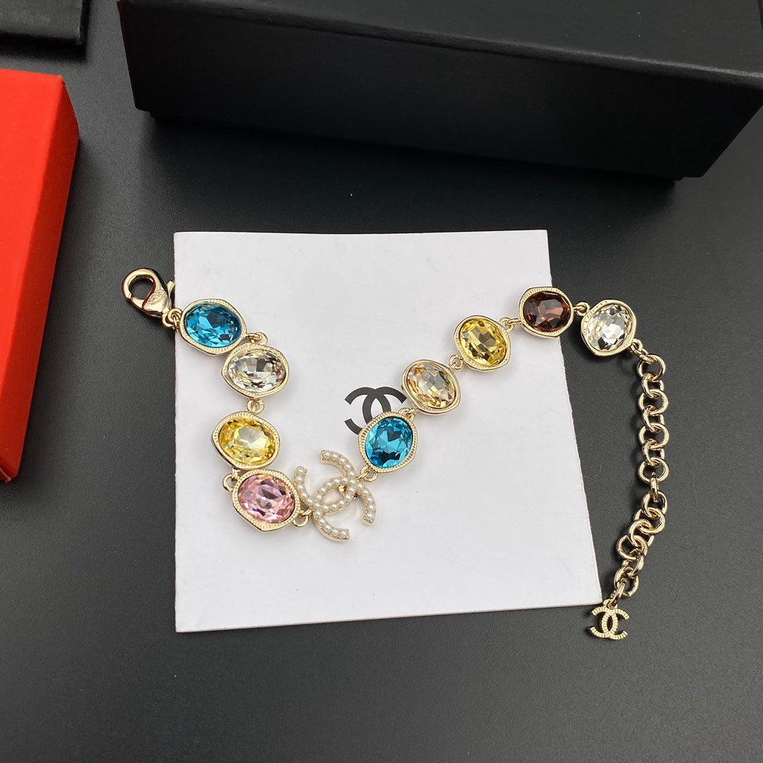 Verstellbares Armband mit farbigem Kristalldiamant