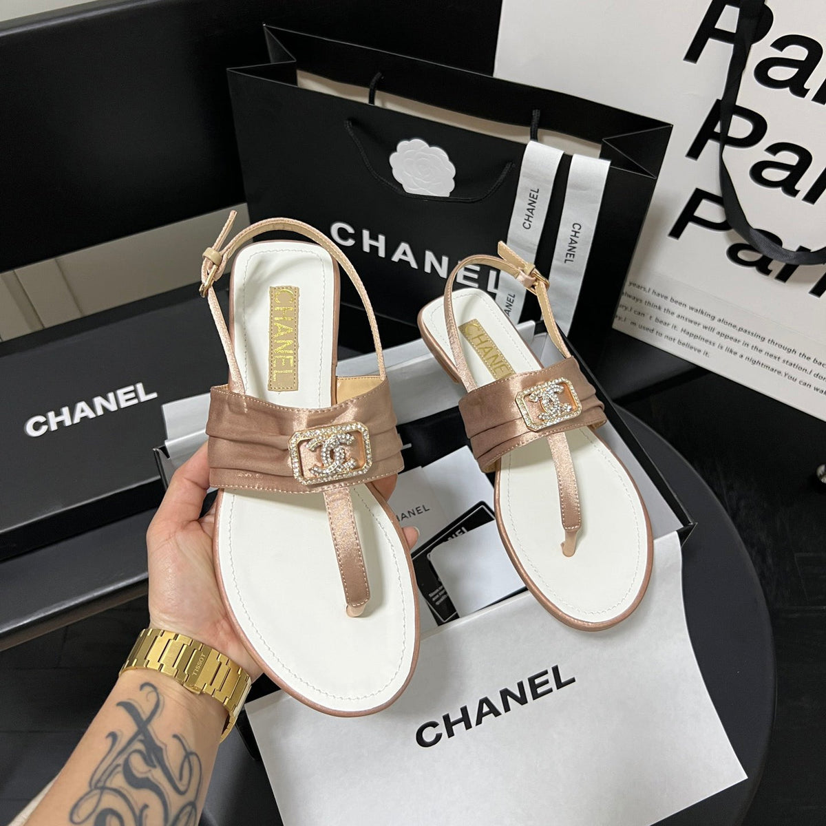 Modische Diamant-Schnallen-Flip-Flop-Sandalen