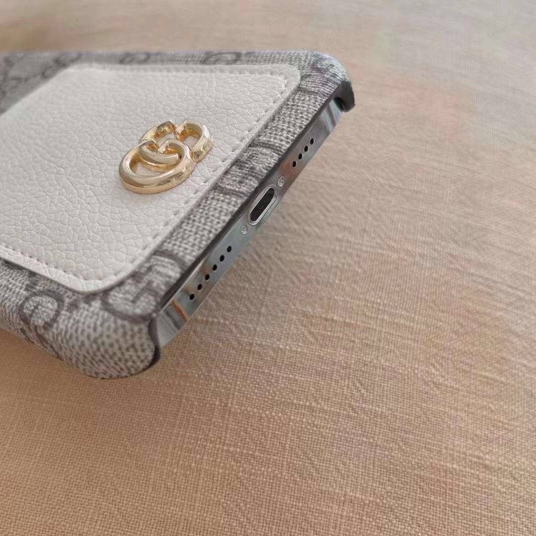 Kartenetui aus Leder mit Monogramm-Label