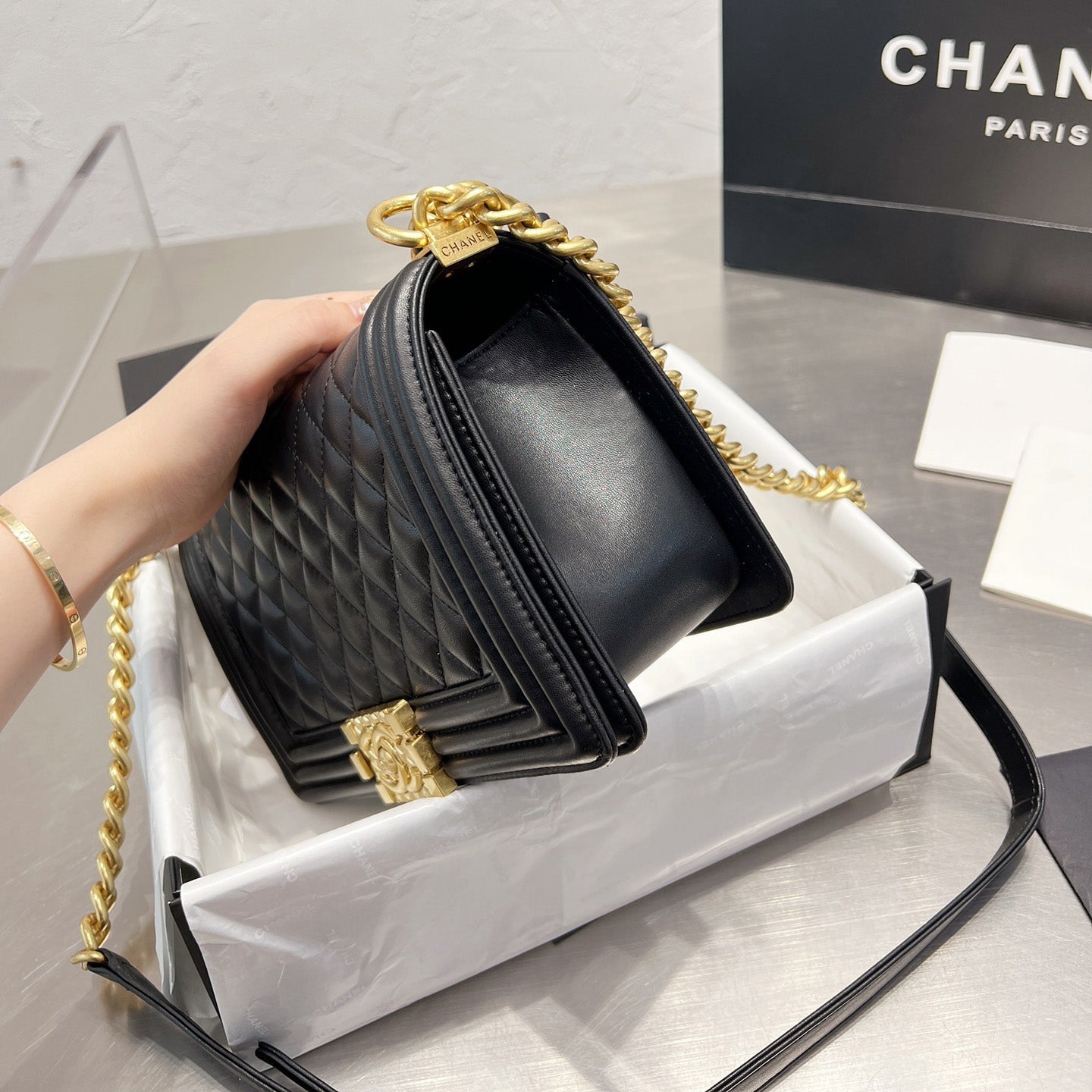 Leboy-Serie Schultertasche mit Kette