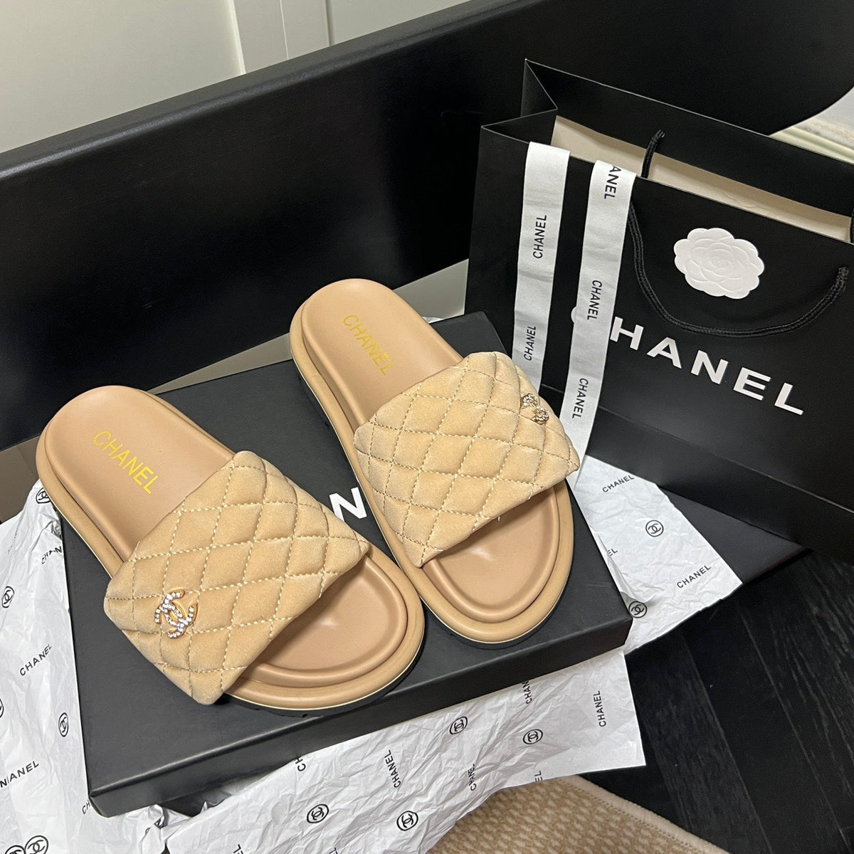 Slipper mit Diamant-Logo