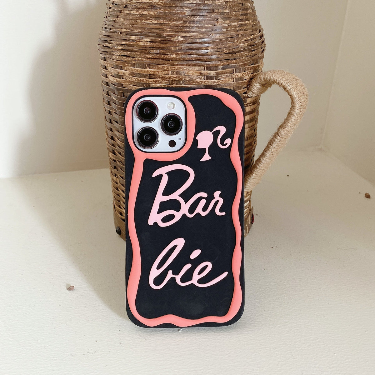 Silikonhülle mit rosa Cartoon-Buchstaben