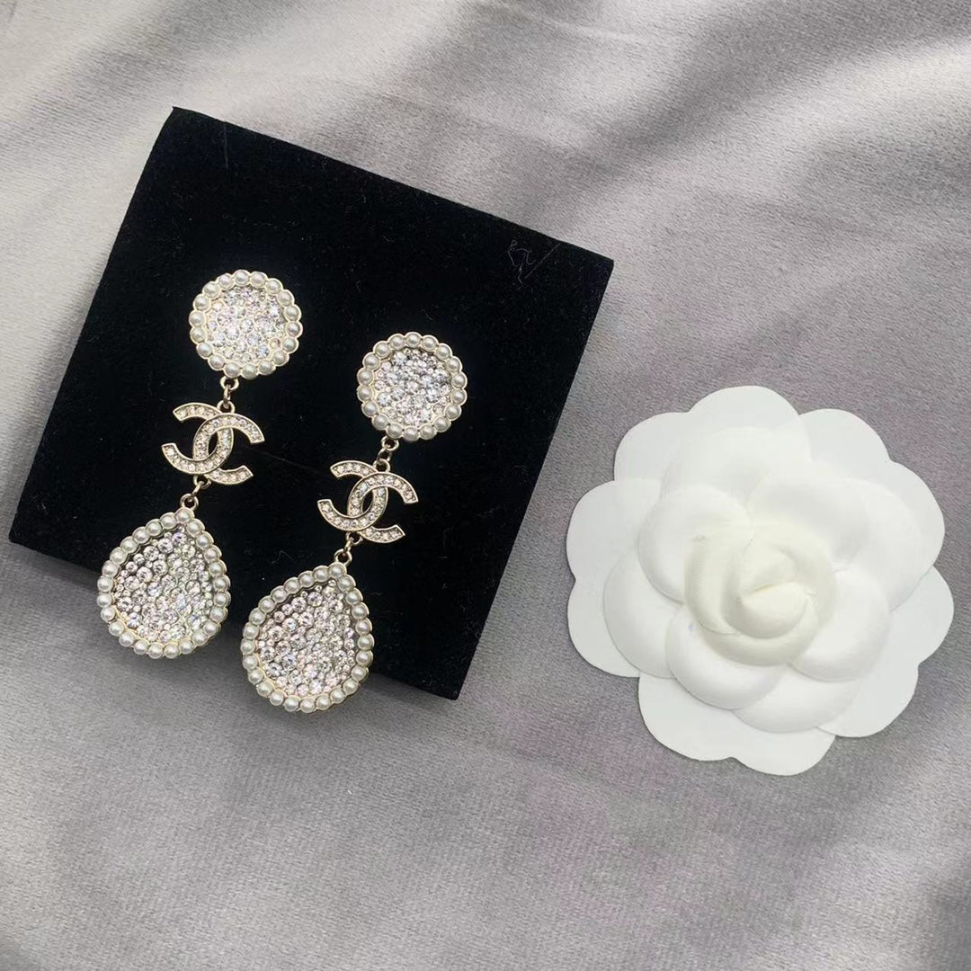 Voll besetzte Diamant-Ohrringe