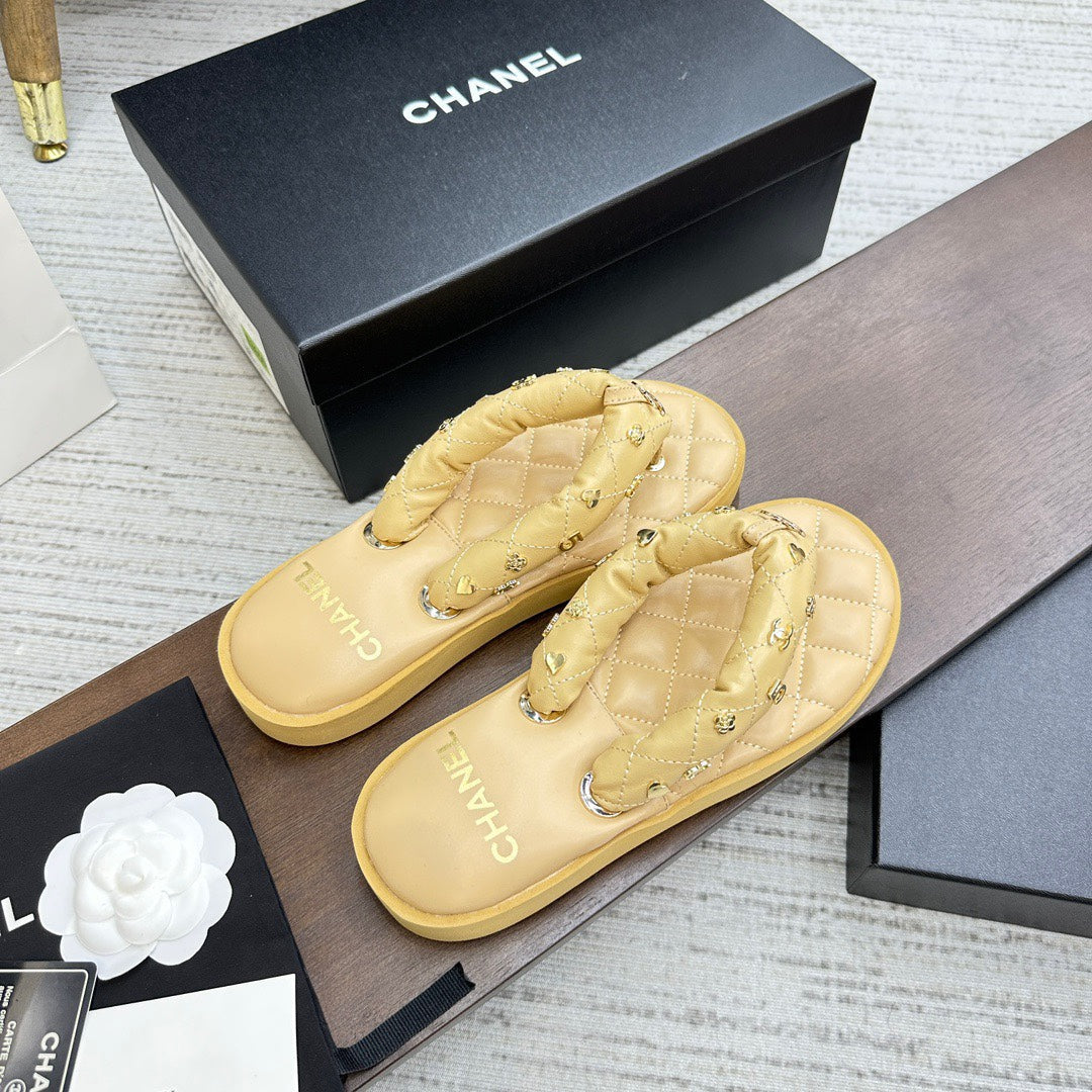 Modische Zehentrenner-Sandalen