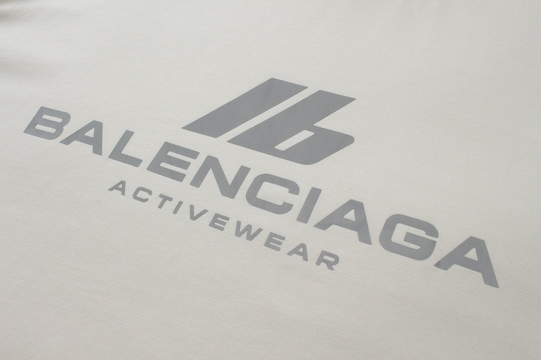 Einfaches T-Shirt mit Buchstaben-Print