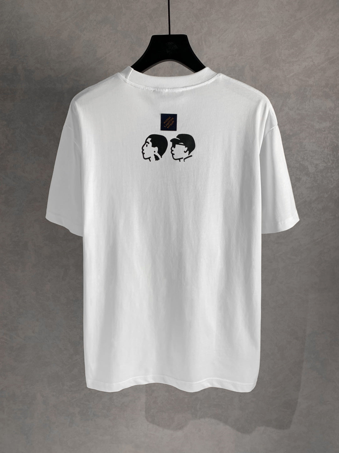 Neues schlichtes Print-T-Shirt