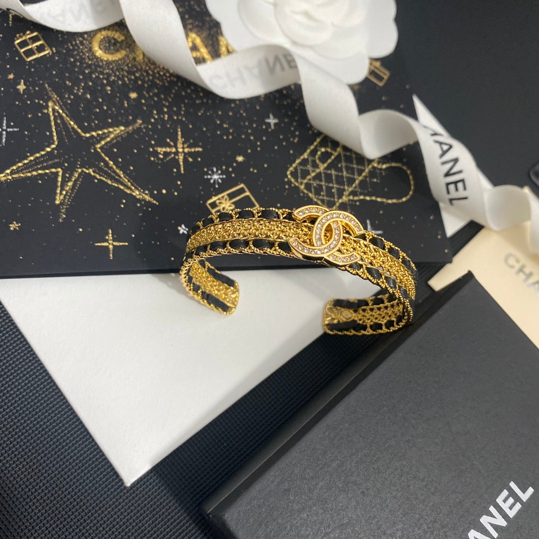 Zirkon-Buchstabenkette Lederarmband
