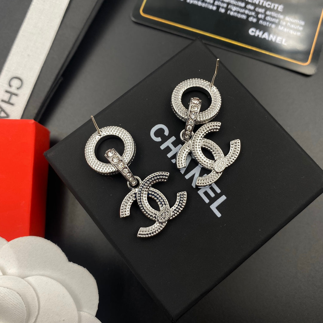 Kreis-Logo-Anhänger-Diamant-Ohrringe