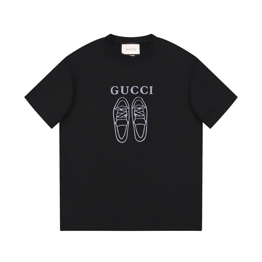 T-Shirt mit Schuhprint