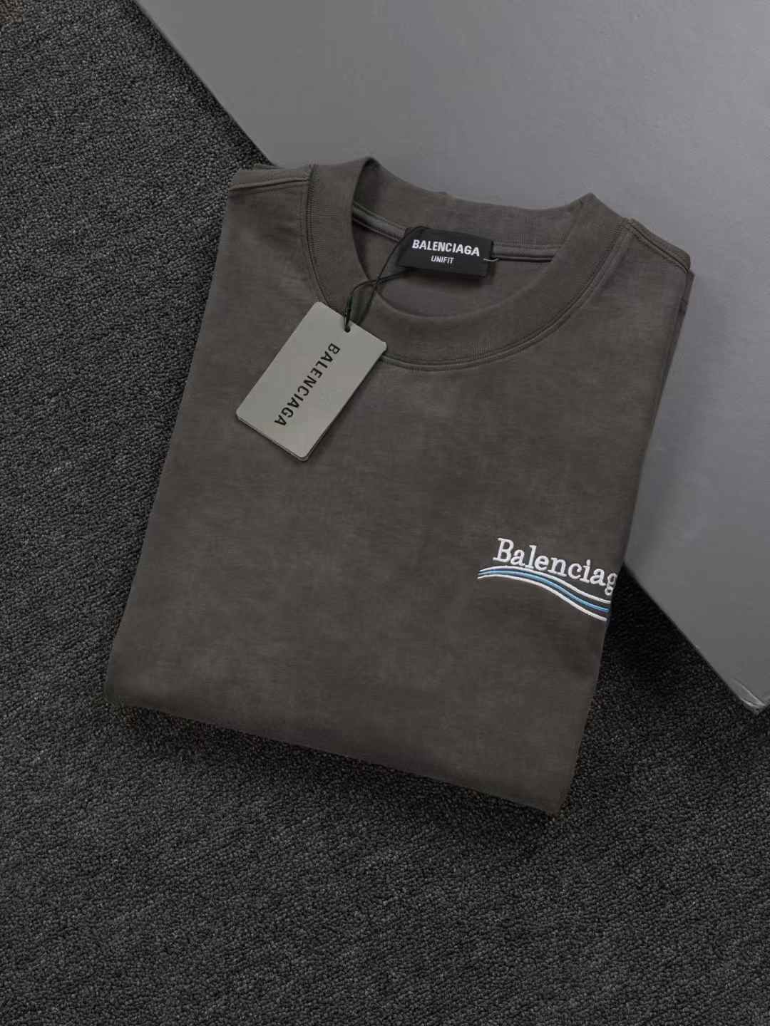 Neues Farbschema für T-Shirts nach dem neuesten Modetrend