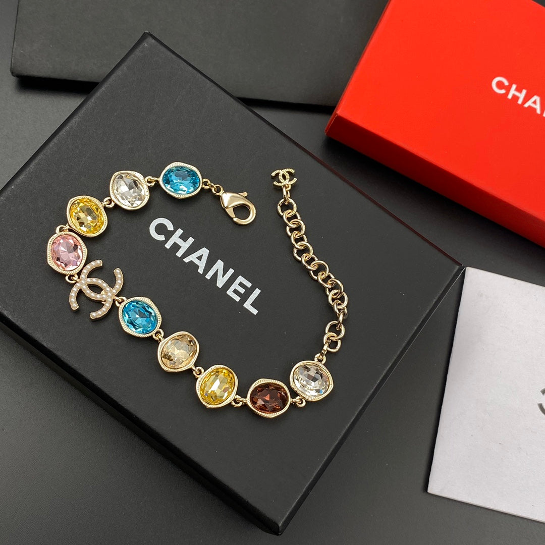 Verstellbares Armband mit farbigem Kristalldiamant