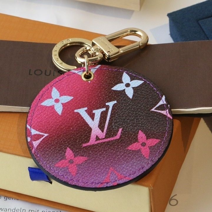 Schlüsselanhänger mit Monogramm in Lila-Farbverlauf